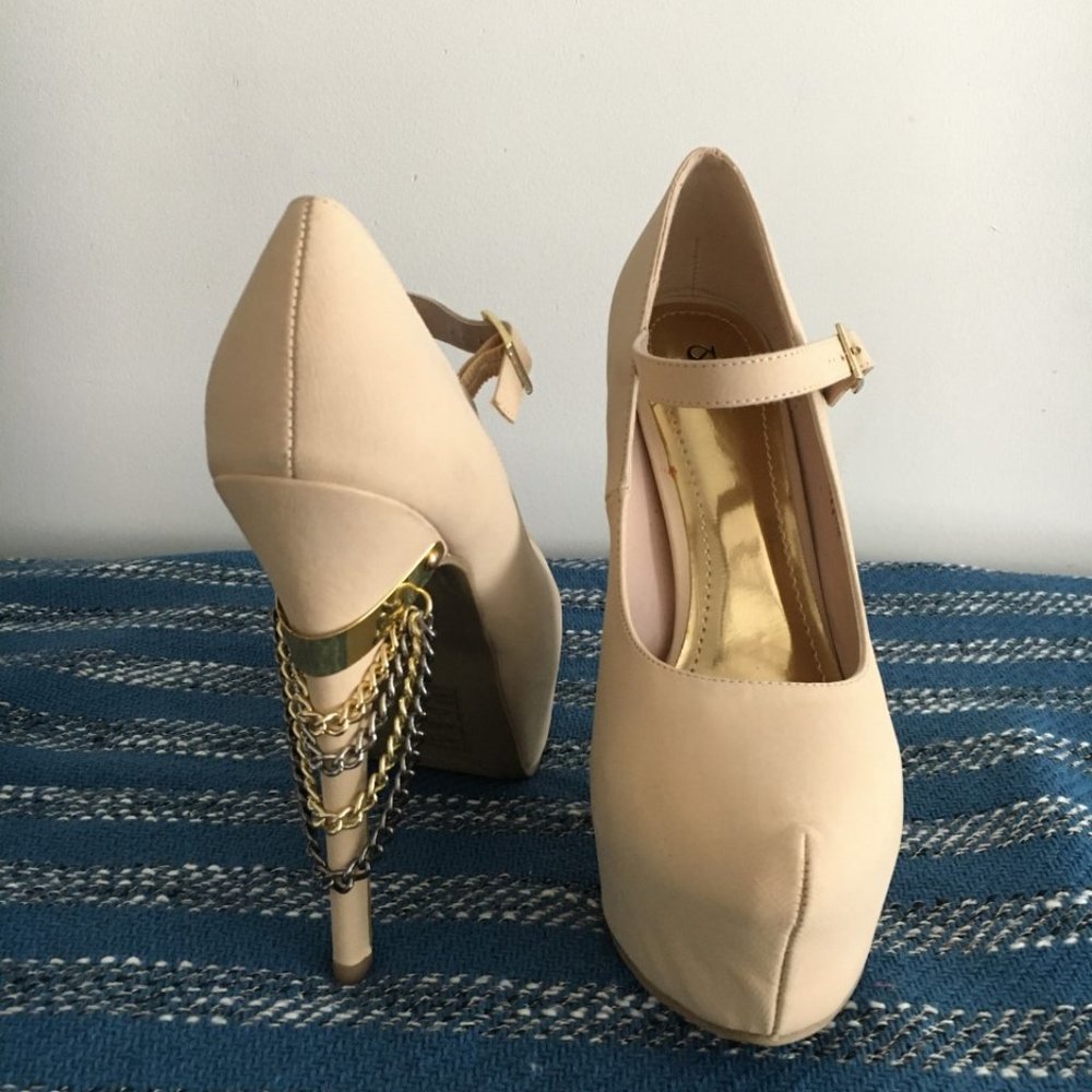 Scene by ShoeDazzle - Deneisha Taupe 8.5